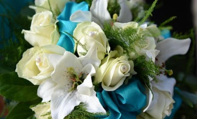 Buket Mawar Wisuda: DIY vs Beli Jadi