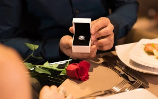 Hadiah Lamaran: 7 Pilihan Terbaik untuk Momen Spesial Ini!