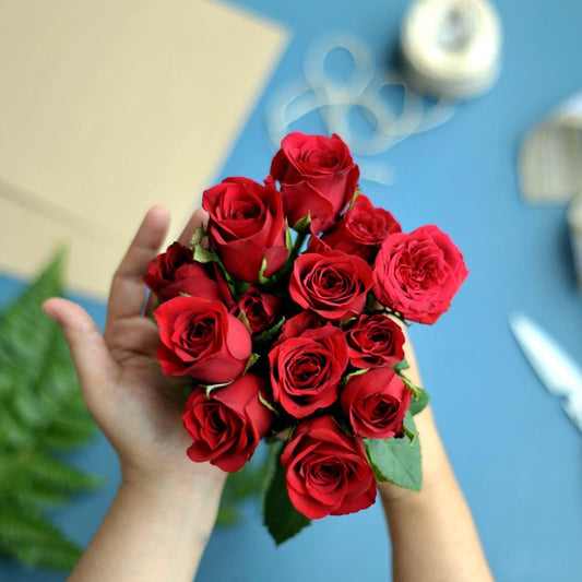 Buket Bunga Mawar Merah: Simbol Cinta, Gairah, dan Apresiasi