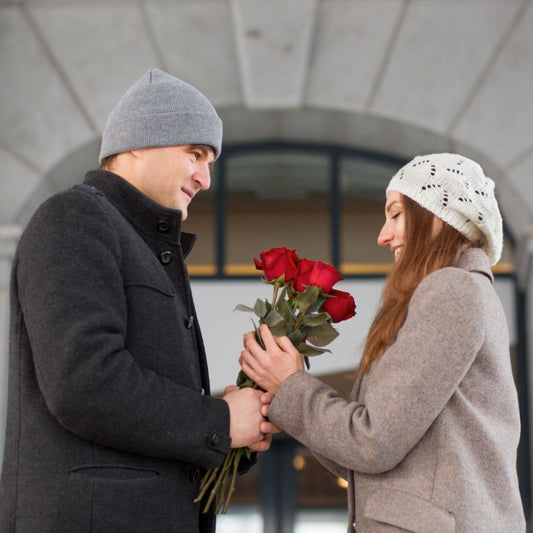 7 Rekomendasi Hadiah Romantis Valentine untuk Istri Berdasarkan Karakter