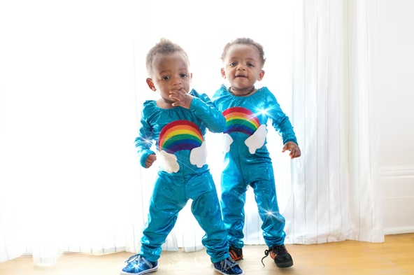 Jangan Galau, Ini 16 Rekomendasi Kado Untuk Bayi Kembar Bermanfaat