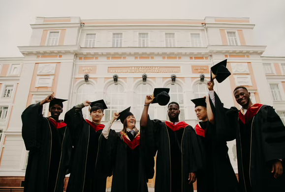 25 Ide Kado Wisuda Bermanfaat Untuk Sahabat Terkasih