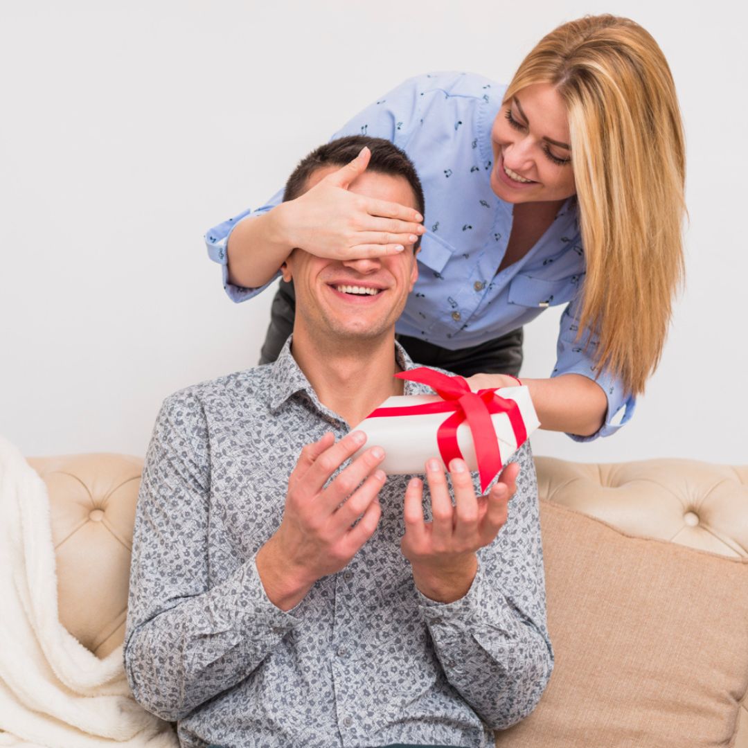 10 Rekomendasi Kado Valentine Romantis untuk Suami dengan Sentuhan Personal