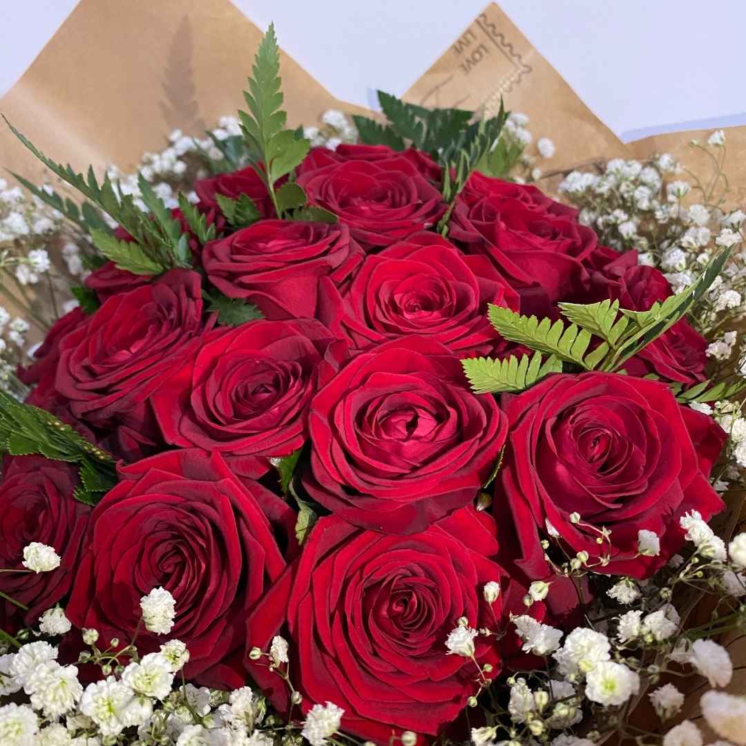 Menyambut Cinta dengan Buket Bunga Merah Valentine yang Memikat