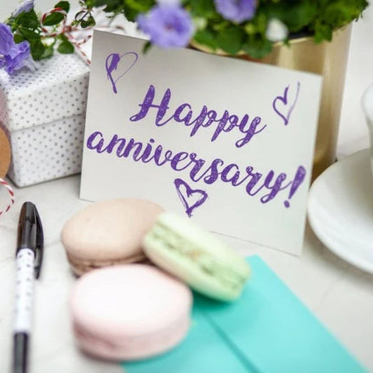 5 Kombinasi Hadiah dan Ucapan Anniversary yang Bikin Pacar Tersentuh