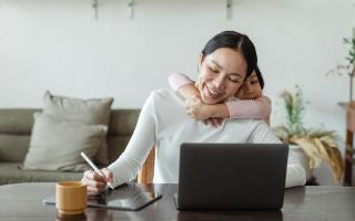 5 Ide Hadiah Hari Ibu, Ide Spesial untuk Menyentuh Hati Ibu Tercinta!