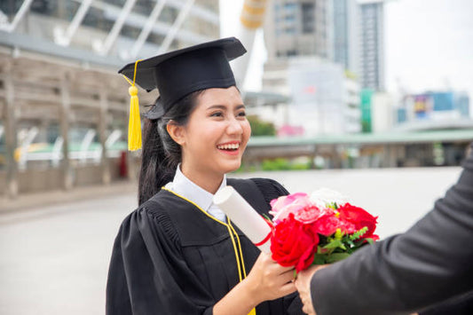 Buket Bunga Wisuda Romantis untuk Pasangan