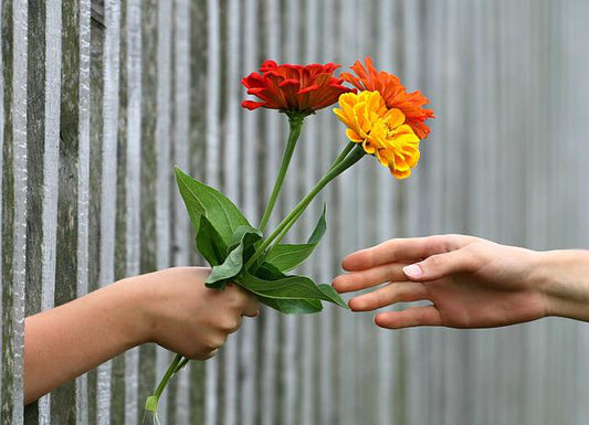 6 Cara Memberi Buket Bunga buat Pacar, Jangan Sampai Salah!