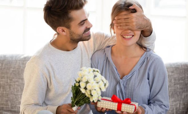 5 Ide Kado Valentine untuk Istri Karier: Pilihan yang Profesional, Santai, dan Berkesan
