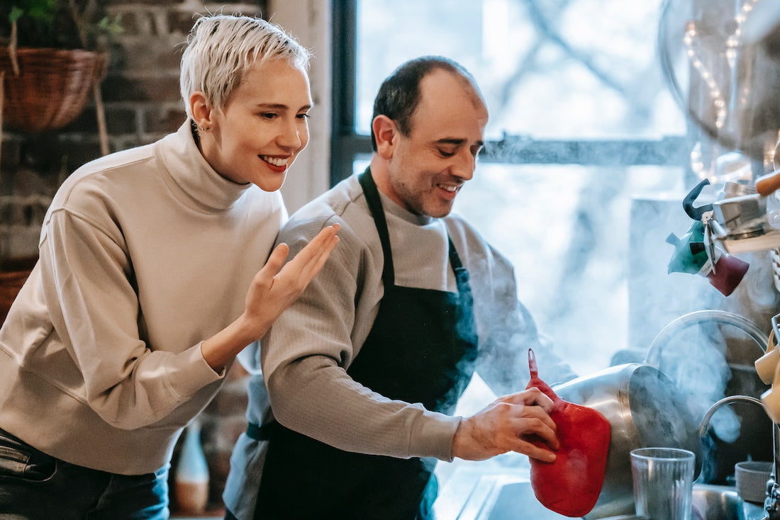 Pasangan Hobi Masak? Ini 10 Ide Tips Hadiah Peralatan Masak di Hari Valentine!