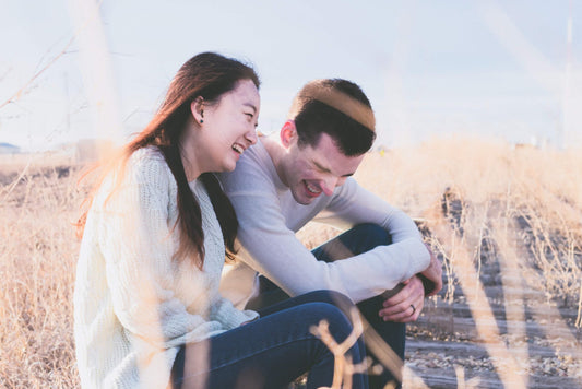 5 Tips Menjadi Pendengar Yang Baik Bagi Pasangan
