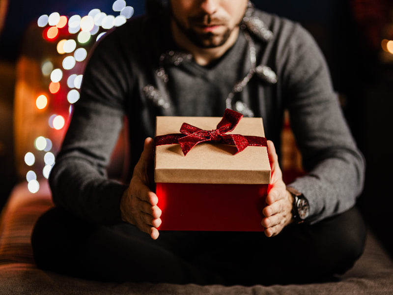 8 Jenis Kado Untuk Pria Berdasarkan Tipe Sifatnya, Cowomu Cocok Kado Apa?