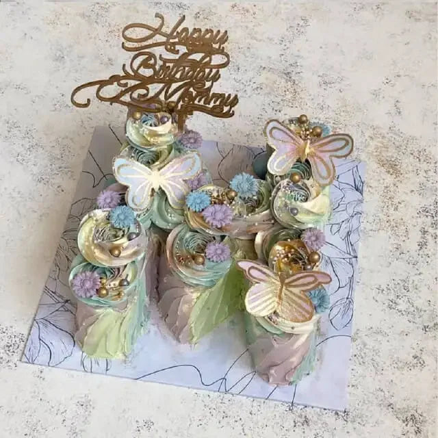 Kue ulang tahun cantik bertema kupu-kupu dengan hiasan bunga, cocok untuk ibu. Online florist pilihan untuk hadiah spesial.