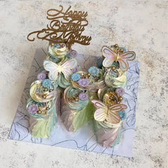 Kue ulang tahun cantik bertema kupu-kupu dengan hiasan bunga, cocok untuk ibu. Online florist pilihan untuk hadiah spesial.