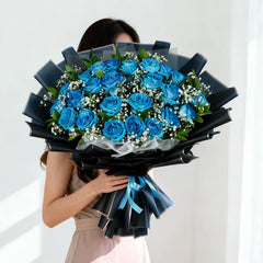 Bouquet bunga mawar biru elegan dari online florist, sempurna untuk hadiah istimewa.