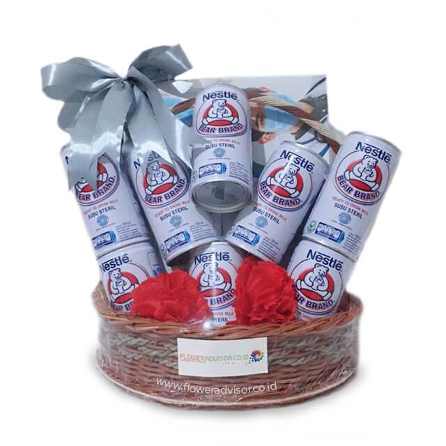 Keranjang hadiah susu Nestlé Bear Brand dengan pita abu-abu, hadiah unik dari online florist terpercaya