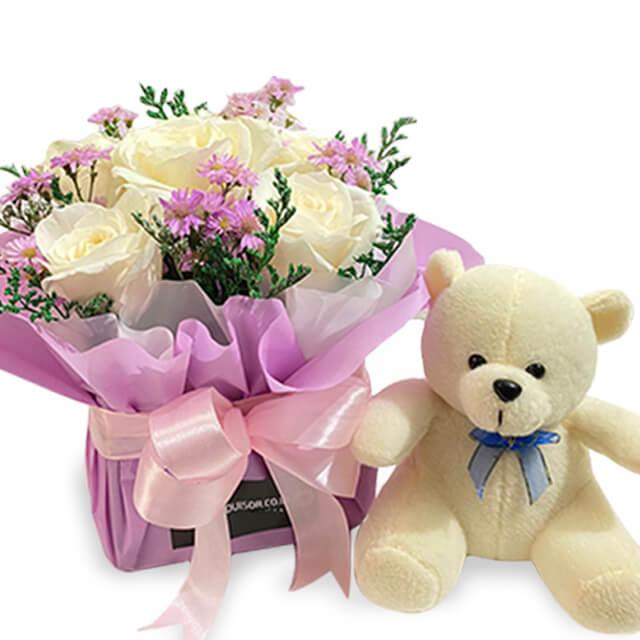 Buket bunga mawar putih & boneka beruang, hadiah romantis dari online florist terpercaya