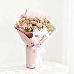 Bouquet bunga mawar pink cantik dari online florist, dikemas rapi dengan pita lembut