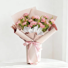 Bouquet bunga mawar pink cantik dari online florist, dikemas rapi dengan pita lembut