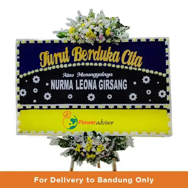 Karangan bunga duka cita online florist untuk Bandung, dengan pesan 'Turut Berduka Cita' dan hiasan bunga putih kuning.