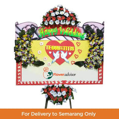 Happy Wedding bunga papan dari online florist, dekorasi bunga cantik untuk pernikahan di Semarang