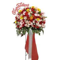 Bunga ucapan selamat dari online florist, rangkaian bunga merah, kuning, dan pink dengan pita merah