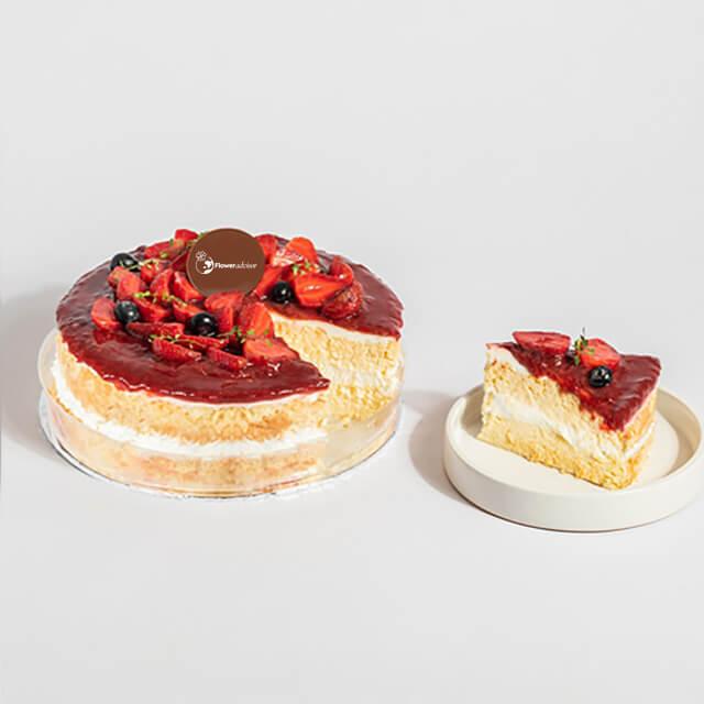Kue stroberi lezat dari online florist, cocok untuk hadiah spesial dengan topping buah segar