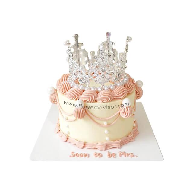 Kue ulang tahun cantik dengan mahkota perak dan tulisan 'Soon to be Mrs.' dari online florist