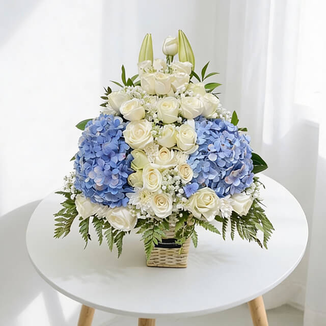 Country Meadow - Elegant Hydrangea Table Flower