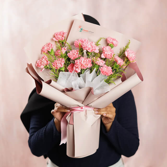 Elegant Carnation Bouquet - Golden Elegance