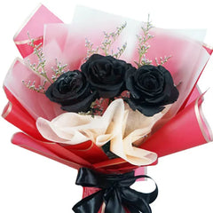 Buket bunga mawar hitam elegan, kemasan merah, online florist terpercaya untuk hadiah istimewa