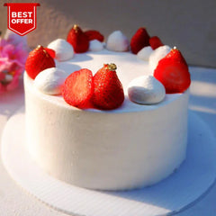 Kue stroberi putih lezat dari online florist, hiasan buah segar dan krim, penawaran terbaik