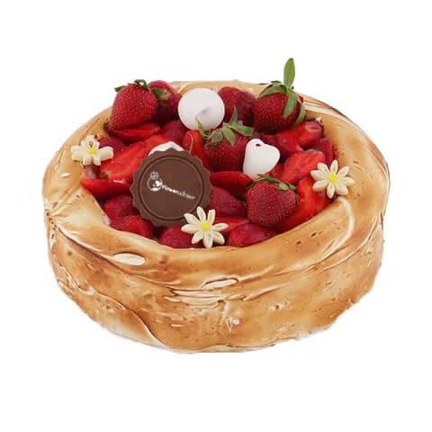 Kue meringue lembut dengan stroberi segar dan hiasan bunga, pesan online dari online florist terpercaya