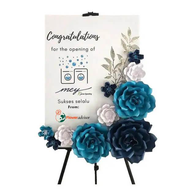 Bunga ucapan selamat pembukaan toko dari online florist dengan rangkaian biru dan putih