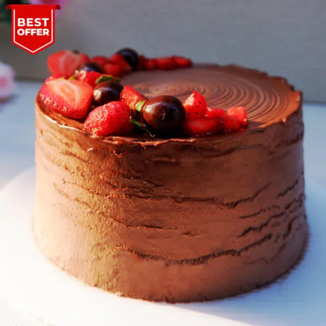 Kue cokelat lezat dengan stroberi dan blueberry, penawaran terbaik dari online florist