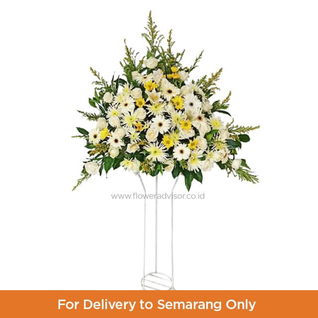 Bunga duka cita putih kuning di stand, online florist untuk pengiriman ke Semarang