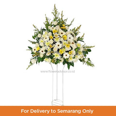 Bunga duka cita putih kuning di stand, online florist untuk pengiriman ke Semarang