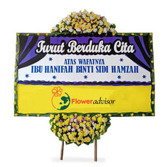 Bunga papan duka cita online florist dengan rangkaian bunga kuning dan putih, elegan dan penuh makna.