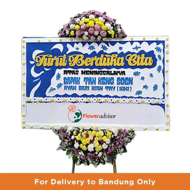 Karangan bunga duka cita online florist untuk Bandung, rangkaian bunga kuning ungu putih dengan papan ucapan