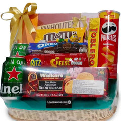 Keranjang hadiah mewah dengan snack & minuman, ideal untuk kado. Online florist terpercaya kirim ke seluruh Indonesia.