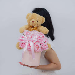 Bunga mawar pink cantik dengan boneka beruang, hadiah romantis dari online florist
