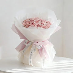 Bouquet mawar pink cantik dari online florist, dikemas elegan dengan pita putih dan pink