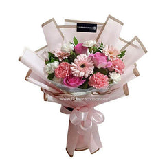 Bouquet bunga cantik dari online florist dengan rangkaian mawar dan gerbera pink
